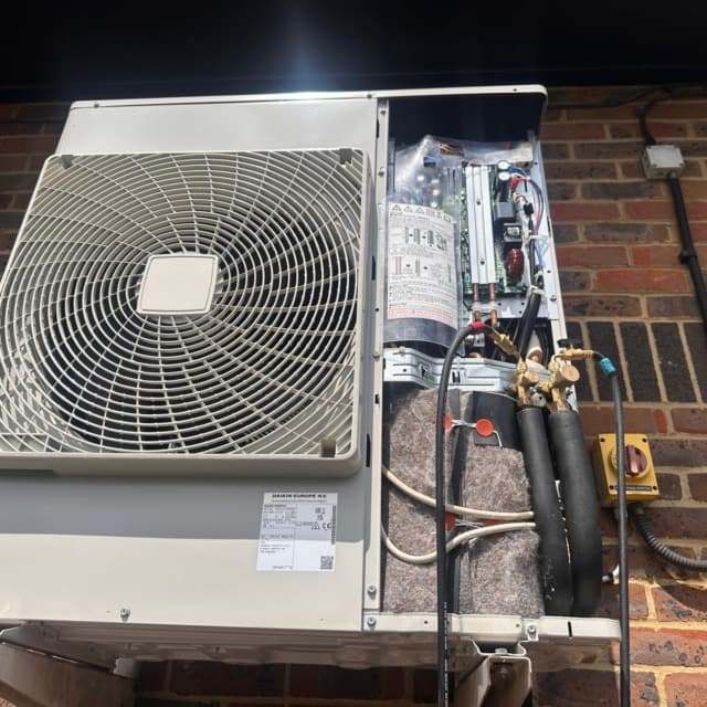 Daikin Stylish AC install